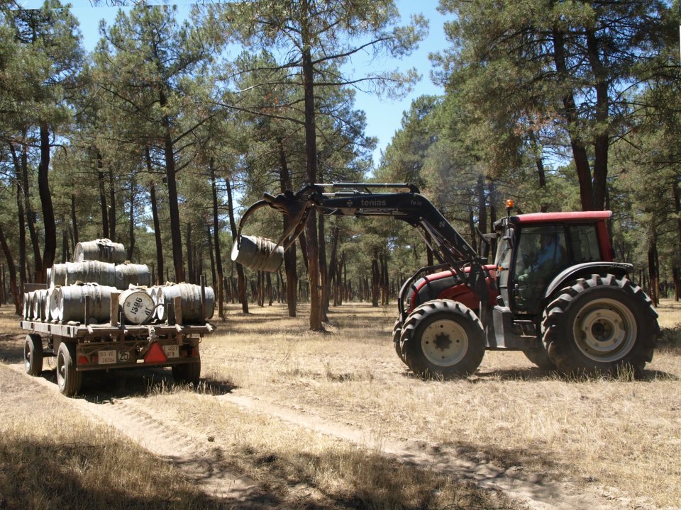 Natural resin barrel loading