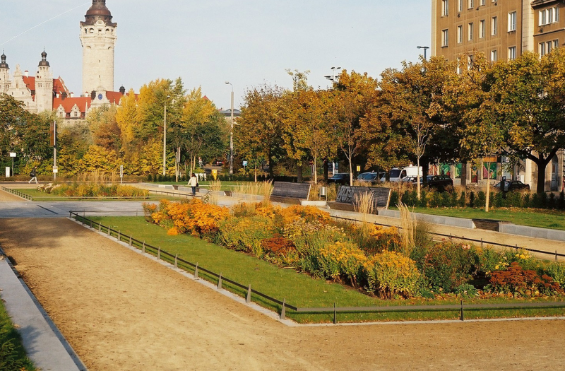 Pocket Park near city centre (background: City Hall)