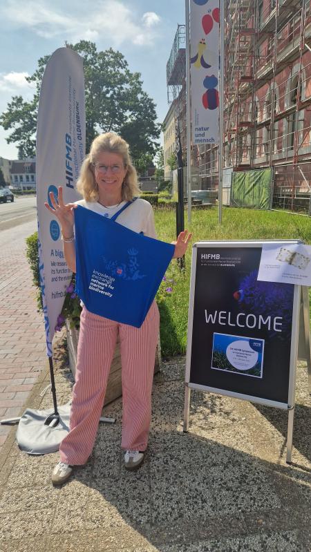 Ruth with KEX tote bag