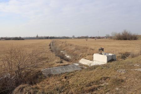 hungary countryside - farm with trough