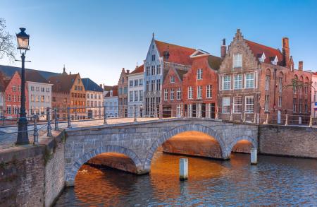 Bruges-medieval-houses-bridge