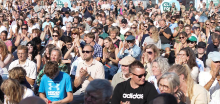 picture of a crowd of people