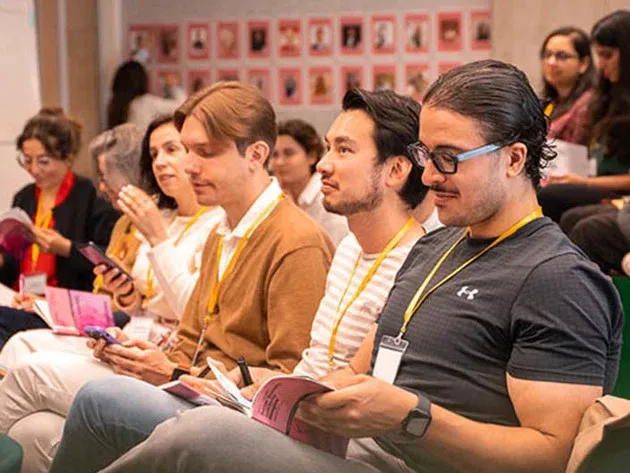 community-gathering-and-workshop-at-the-social-hub_706x530